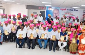 निफाड ला माणुसकी फाउंडेशन च्या वतीने ४५ गुणवंत शिक्षक पुरस्काराने सन्मानित