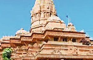 अमरावती येथील एकवीरा देवी मंदिरात भक्तांना दररोज महाप्रसाद केवळ नवरात्र उत्सव दुपारी बारा ते तीन या वेळात होते महाप्रसादाचे वितरण.