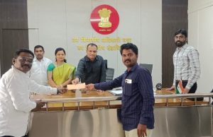 हिंगोली जिल्ह्यातील वसमत उप विभागीय अधिकारी यांना सरपंच मानधन मुख्यमंत्री निधी जमा
