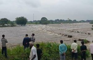 अतनूर परिसराला रात्रभर पावसाने झोडपले ! अतनुरला पाण्याचा वेढा ; तेरुनदी-नाल्यांना पूर; अनेक गावांचा संपर्क तुटला !