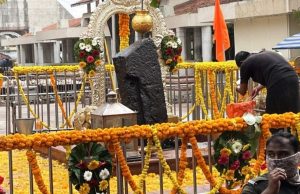 शनि शिंगणापूर मंदिर कार्यालयास ठोकले सील; पोलीस बंदोबस्तात कलेक्टरांकडून ‘देऊळ कार्यालय बंद’