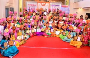 मनु मानसी महिला बहुउद्देशीय सेवाभावी संस्थेच्या वतीने नवदुर्गांचा पुरस्काराने सन्मान