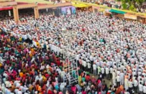 राष्ट्रसंत तुकडोजी महाराजांना लाखो भक्तांची नि: शब्द श्रद्धांजली: गुरुकुंज मोझरी येथे प्रतिमेसमोर ५७व्या पुण्यतिथी महोत्सव अनुयायी उपस्थित