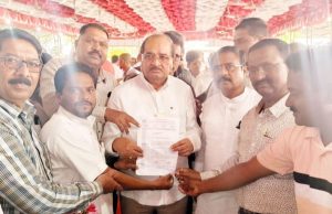 ख्रिस्ती समाजभवनासाठी जागा द्यावी व मदर तेरेसांचा पुतळा उभारावा महाराष्ट्र अल्पसंख्यांक ख्रिस्ती विकास परिषदेची ना.विखे पाटलांकडे मागणी