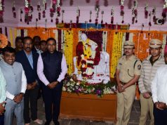 राजमाता माँ जिजाऊ यांना जिल्हाधिकारी, पोलीस अधीक्षकांचे अभिवादन